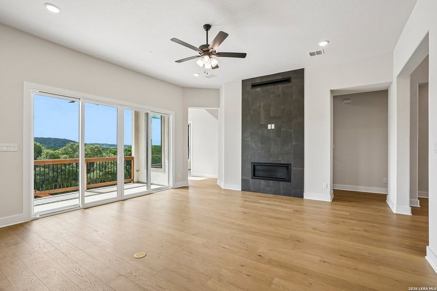 Spacious, unfurnished interior of a new home in Verandas at the Rim, San Antonio (Image 22). Spacious, unfurnished interior of a new home in Verandas at the Rim, San Antonio (Image 22).