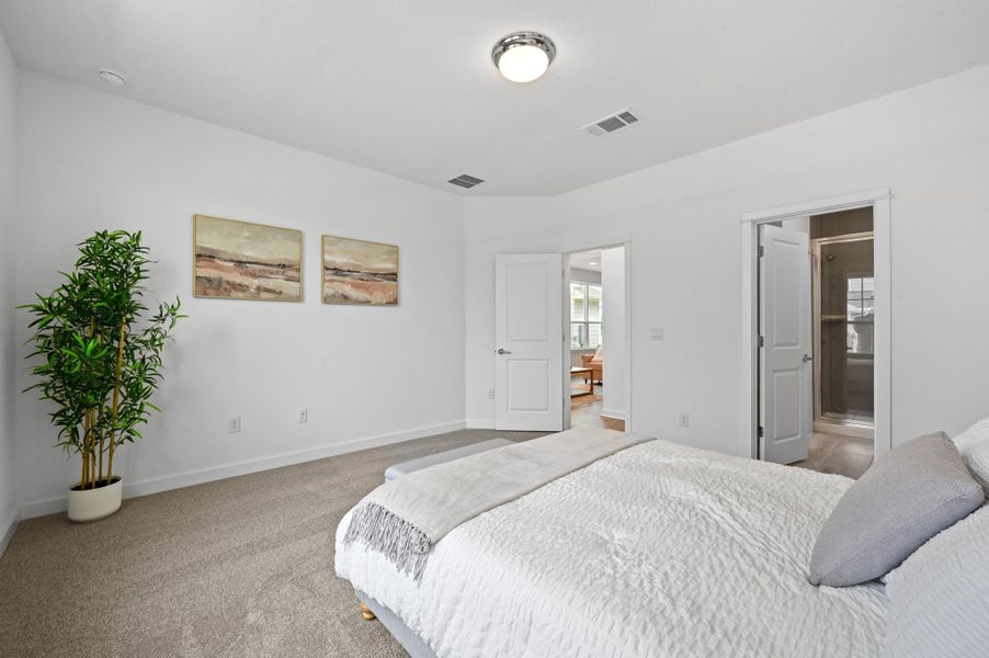 Furnished interior view inside a new home in , Buda (Image 10).