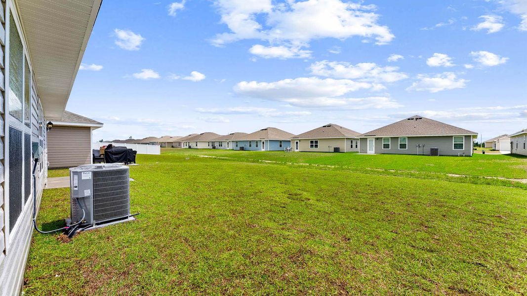 Exterior details and patio area of a home in Liberty, Panama City (Image 19).
