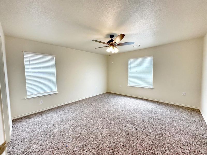 Spacious, unfurnished interior of a new home in , Fort Worth (Image 5).