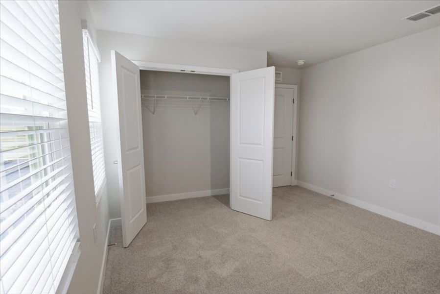 Spacious, unfurnished interior of a new home in Everly, Spartanburg (Image 14).