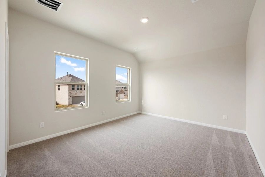 Spacious, unfurnished interior of a new home in Berry Creek Highlands, Georgetown (Image 43).