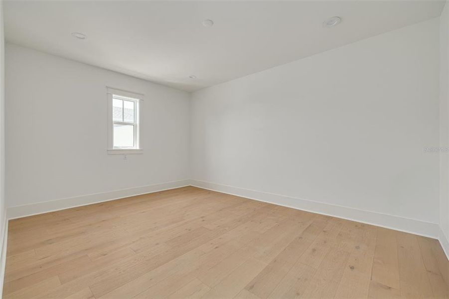 Spacious, unfurnished interior of a new home in , St. Petersburg (Image 35).