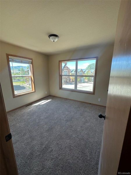 Spacious, unfurnished interior of a new home in , Granby (Image 15).