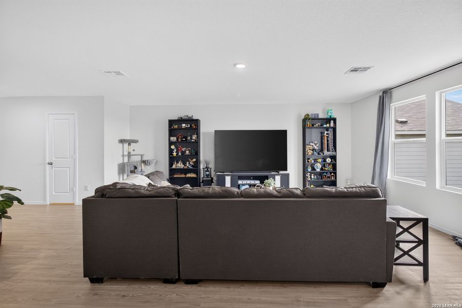 Furnished interior view inside a new home in Silos: Cottage, San Antonio (Image 8).