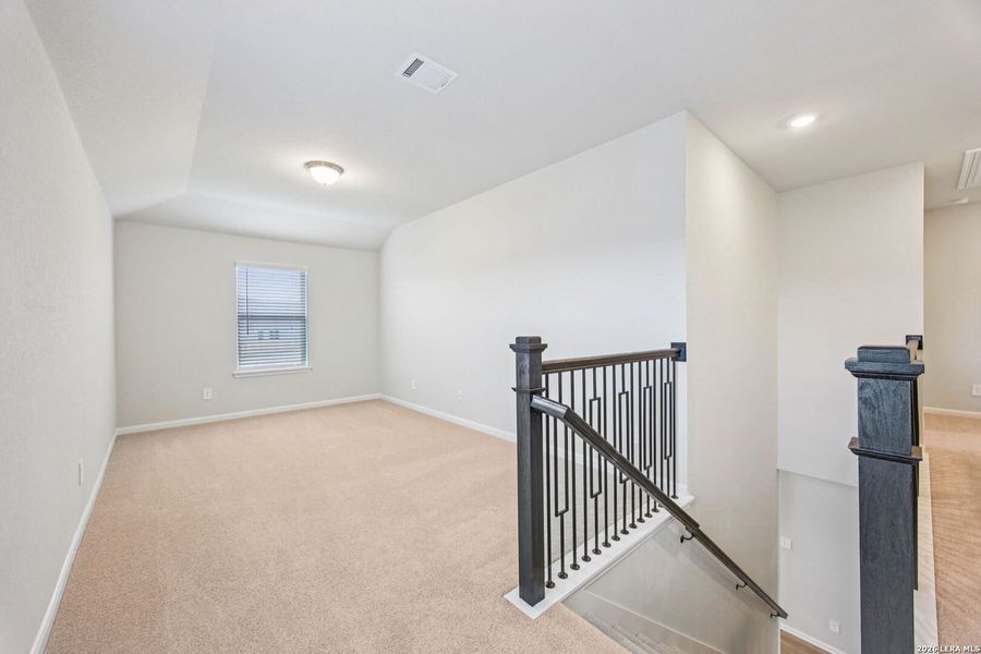 Spacious, unfurnished interior of a new home in Arcadia Ridge - Premier Series, San Antonio (Image 20).