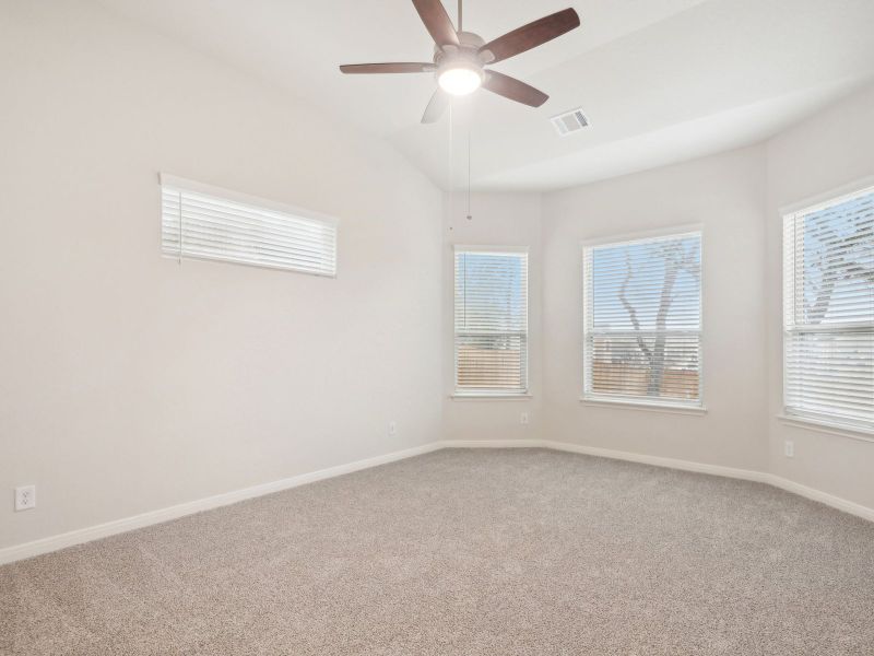 Spacious, unfurnished interior of a new home in Sagebrooke - Classic Series, San Antonio (Image 18).