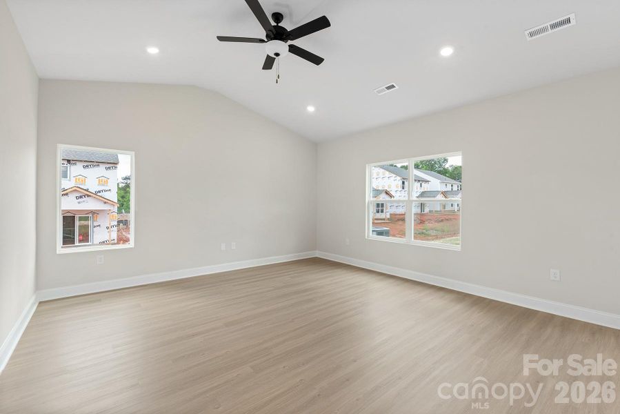 Spacious, unfurnished interior of a new home in Ascot Woods, Charlotte (Image 9).