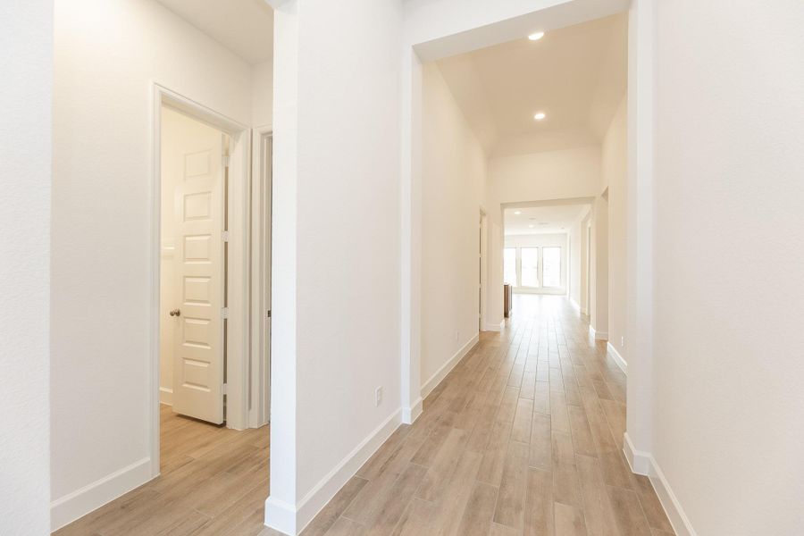 Spacious, unfurnished interior of a new home in Jordan Ranch, Fulshear (Image 24).