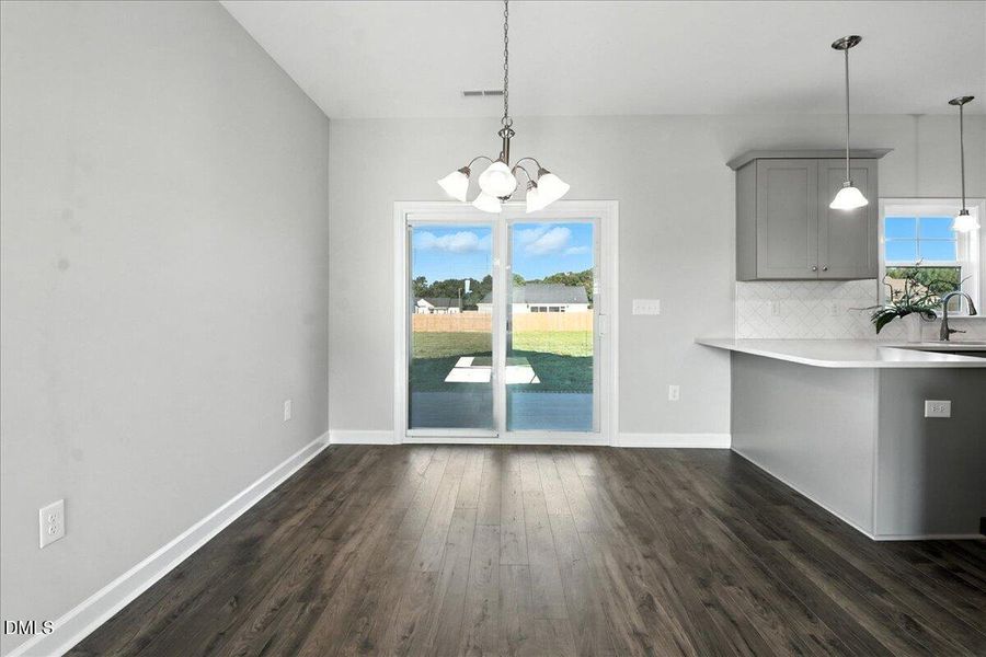 10-203 Dunbar Hill-10