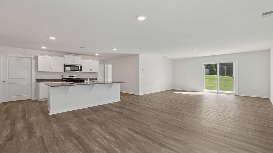 Spacious, unfurnished interior of a new home in Cloverdale Hills, Piedmont (Image 17).