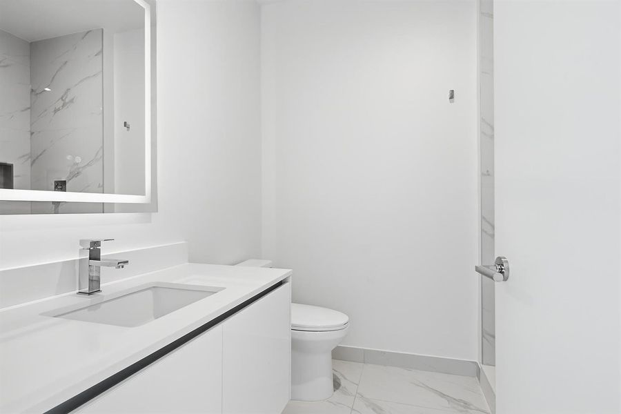 220-LAKESHORE-DRIVE-804-33403-037 220-LAKESHORE-DRIVE-804-33403-037
