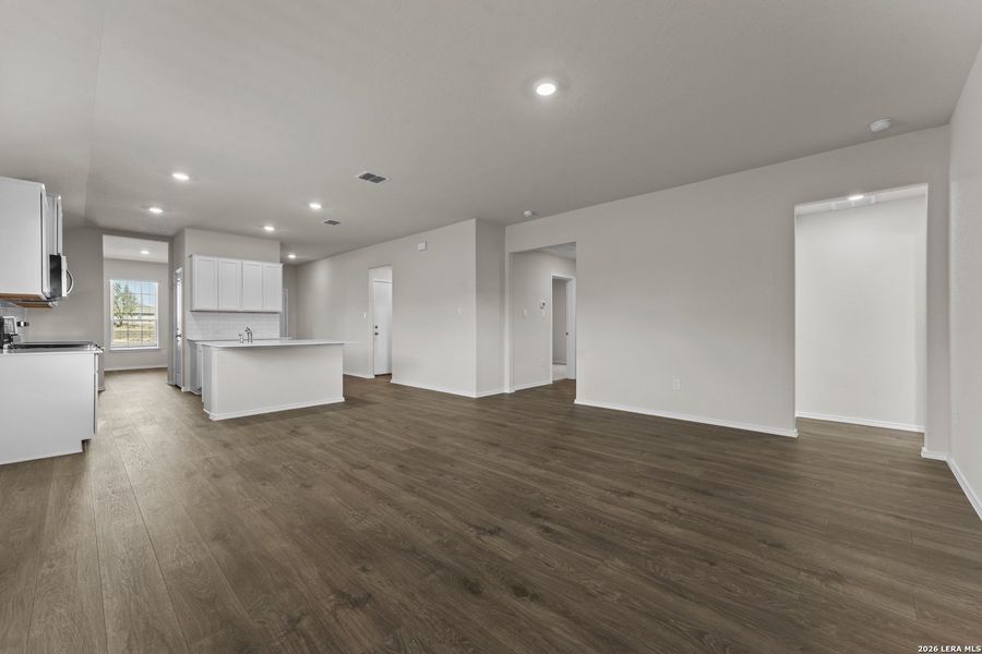 Spacious, unfurnished interior of a new home in High Garden, Comfort (Image 16).