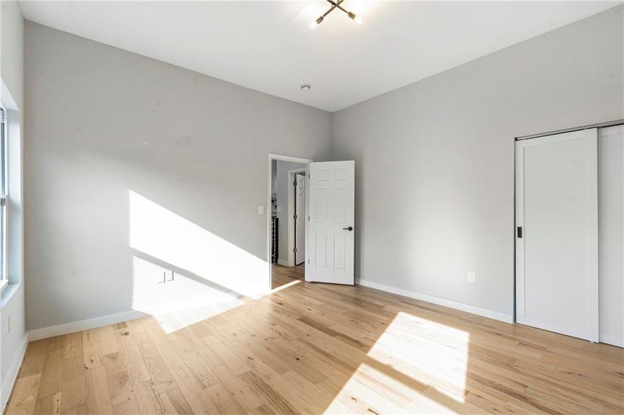 Spacious, unfurnished interior of a new home in , Atlanta (Image 25).