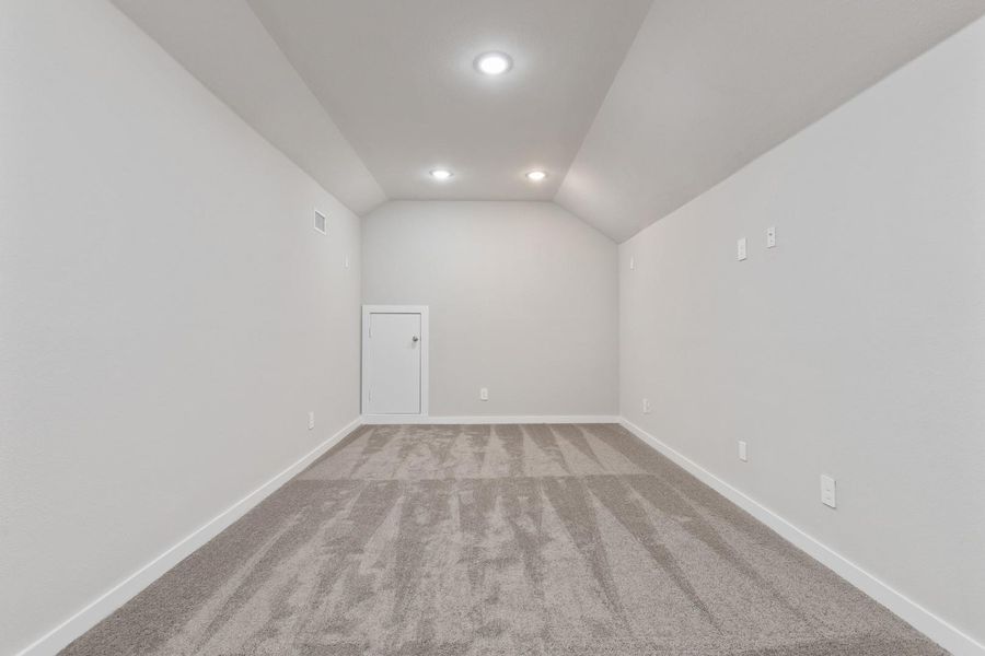 Spacious, unfurnished interior of a new home in Trinity Ranch, Elgin (Image 14).