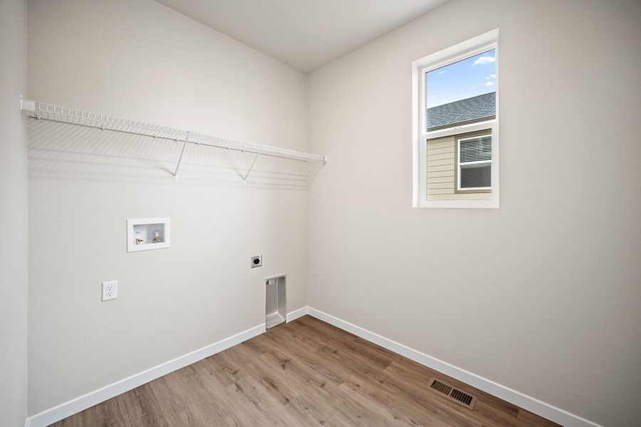 Spacious, unfurnished interior of a new home in Ridge at Lorson Ranch, Colorado Springs (Image 9).