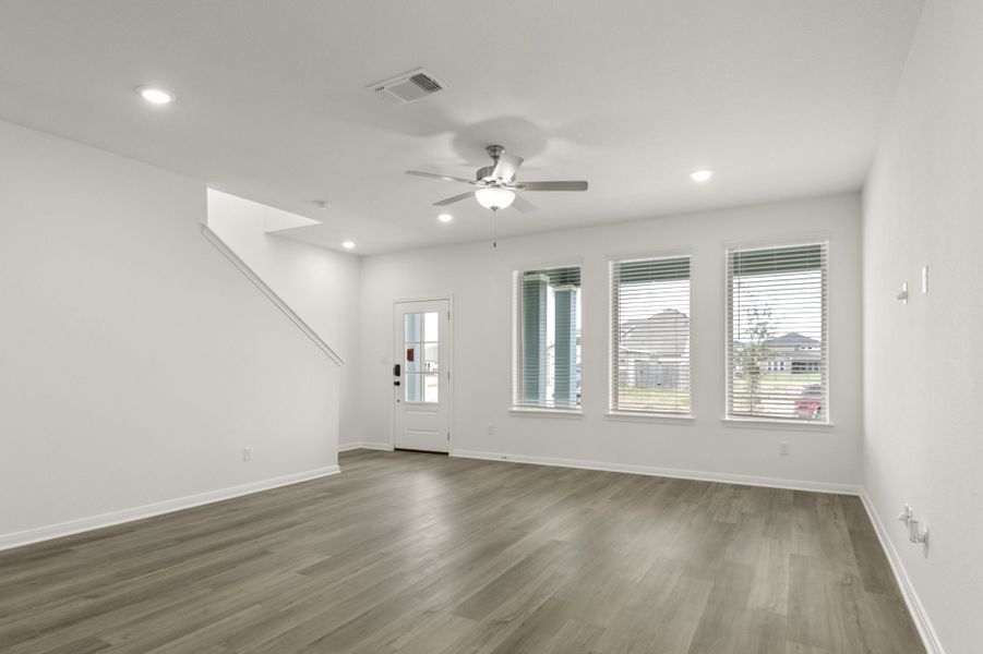 Spacious, unfurnished interior of a new home in Blanco Vista, San Marcos (Image 24).