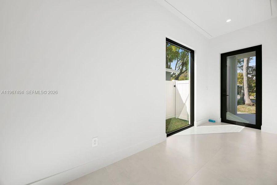 Spacious, unfurnished interior of a new home in , Fort Lauderdale (Image 41).