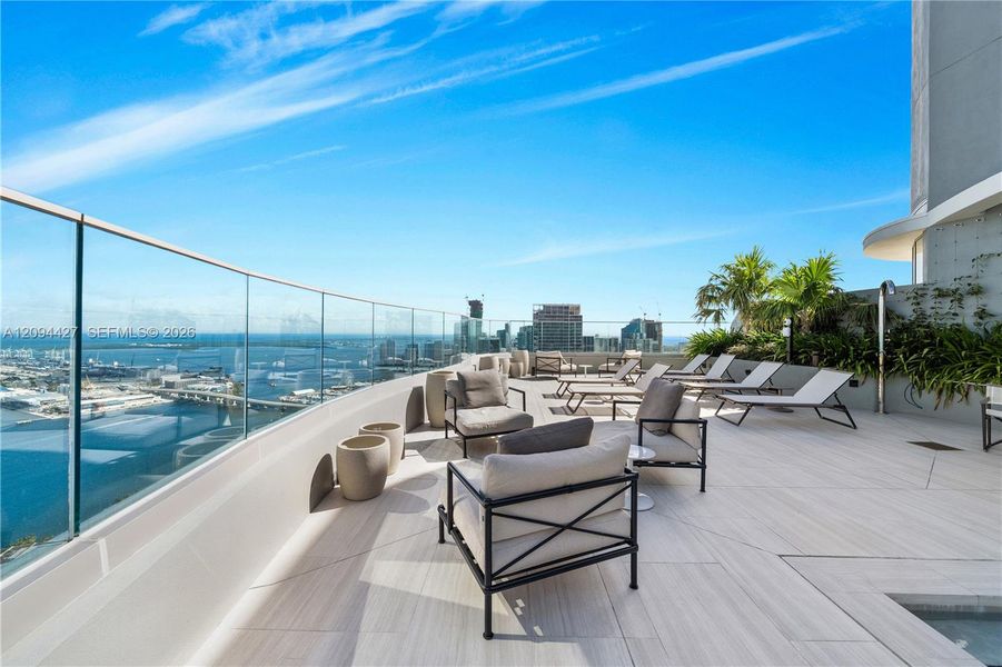 Condo located in Miami, FL showcasing its design and architecture (Image 23).