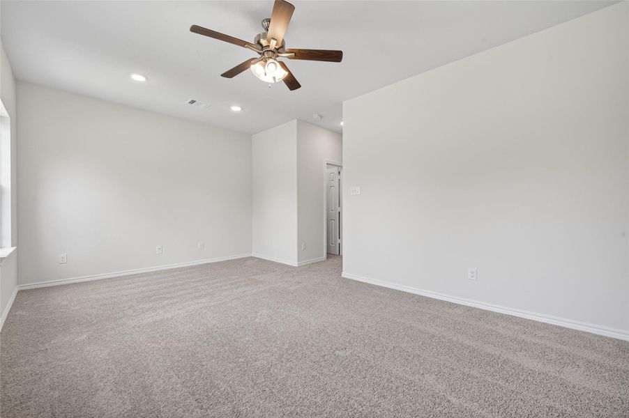 Spacious, unfurnished interior of a new home in , Houston (Image 21).