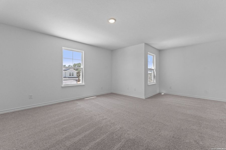Spacious, unfurnished interior of a new home in Corley Farms, Boerne (Image 24).