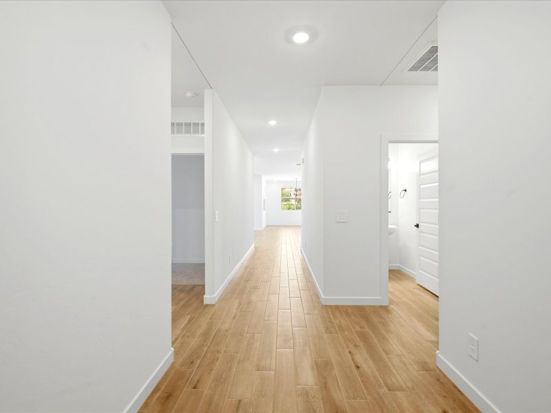 Spacious, unfurnished interior of a new home in Naranja Trails, Oro Valley (Image 14).