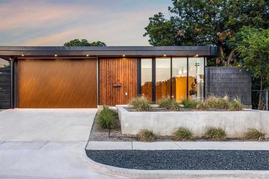 Front exterior of a new home in , Dallas, TX, highlighting curb appeal (Image 18). Front exterior of a new home in , Dallas, TX, highlighting curb appeal (Image 18).