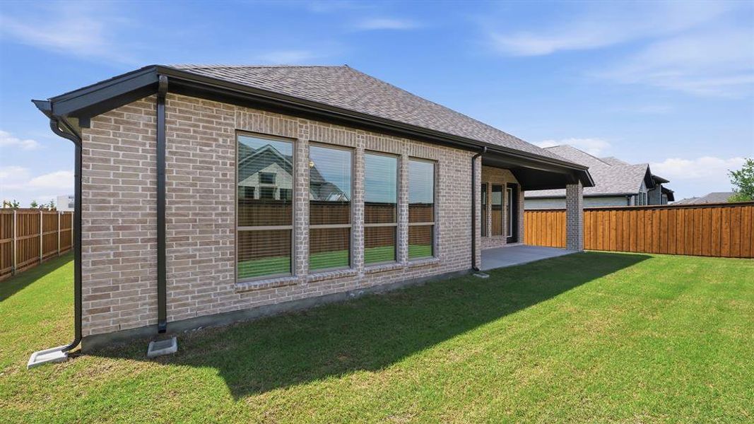 Exterior details and patio area of a home in Myrtle Creek, Waxahachie (Image 2).