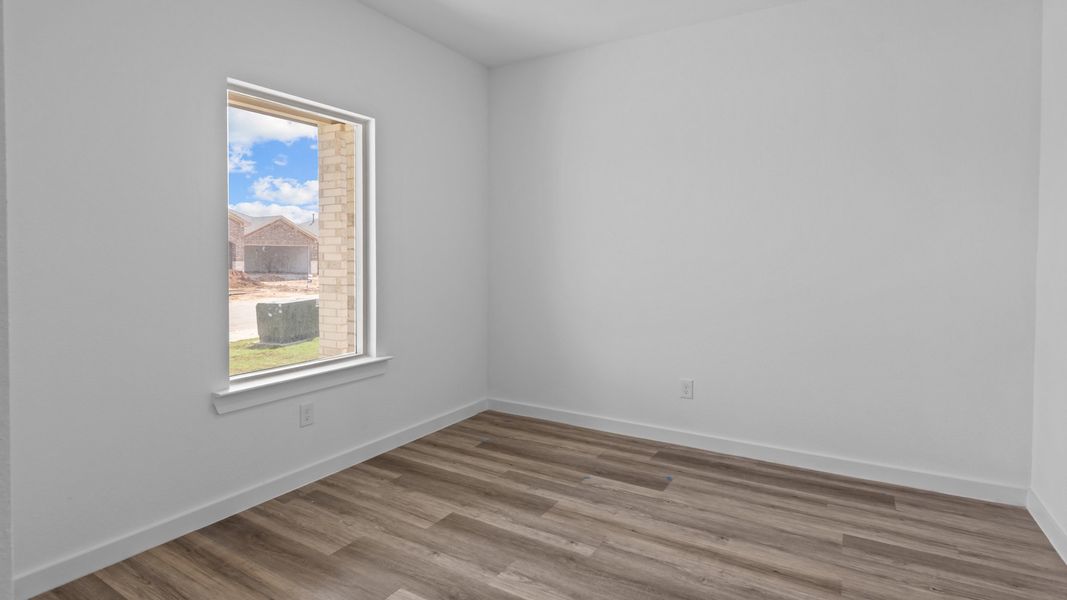 Spacious, unfurnished interior of a new home in Allen Farms, Lubbock (Image 14).