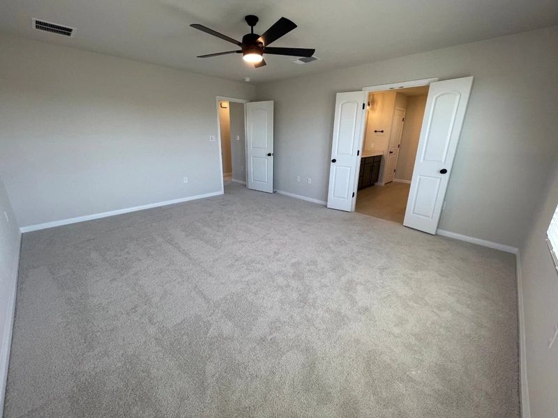 Spacious, unfurnished interior of a new home in Covered Bridge, Hutto (Image 28). Spacious, unfurnished interior of a new home in Covered Bridge, Hutto (Image 28).