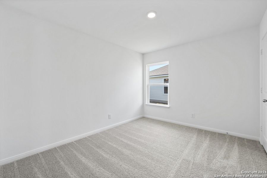 Spacious, unfurnished interior of a new home in Luckey Ranch, San Antonio (Image 12).