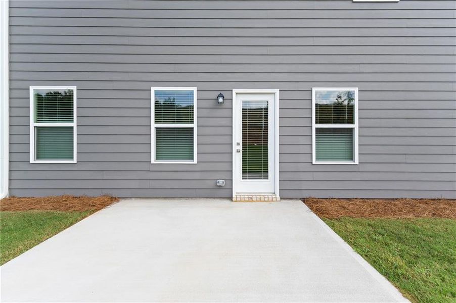 Exterior details and patio area of a home in Fern Dale, Fairburn (Image 4).