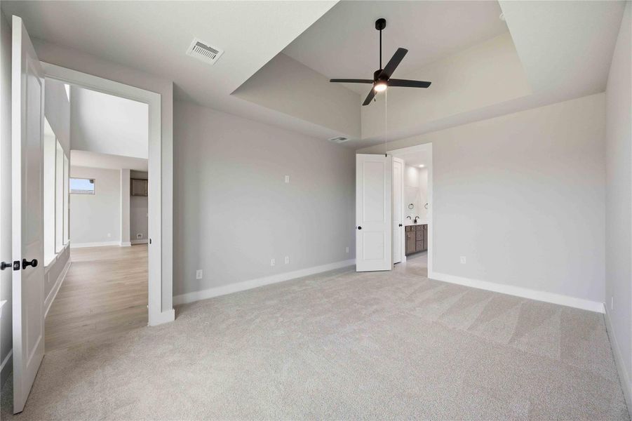 Spacious, unfurnished interior of a new home in Sunterra 50s, Katy (Image 13). Spacious, unfurnished interior of a new home in Sunterra 50s, Katy (Image 13).