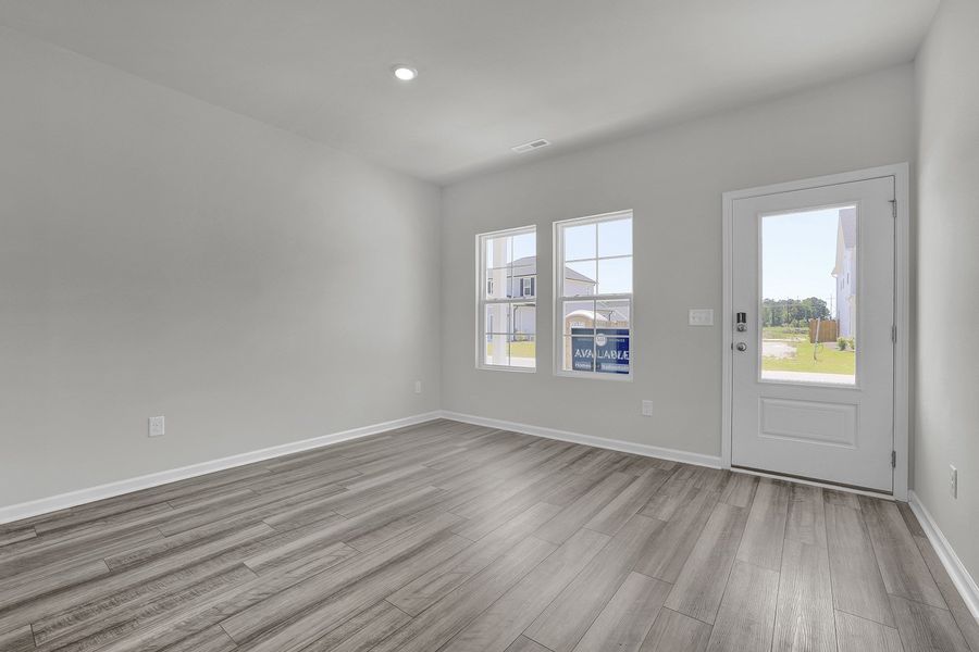 Spacious, unfurnished interior of a new home in River Tide Farms, Bolivia (Image 10). Spacious, unfurnished interior of a new home in River Tide Farms, Bolivia (Image 10).