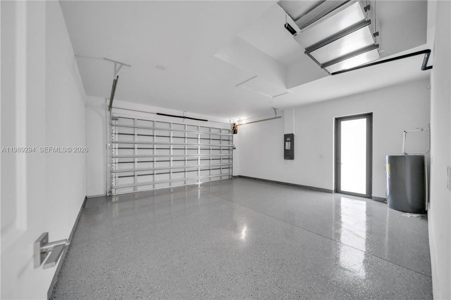 Spacious, unfurnished interior of a new home in , Lehigh Acres (Image 38).