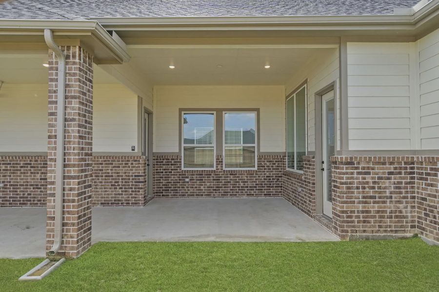 Representative exterior details of a home built from the Sorenstam by Chesmar Homes in Riceland Alley Loads, Mont Belvieu (Image 37).
