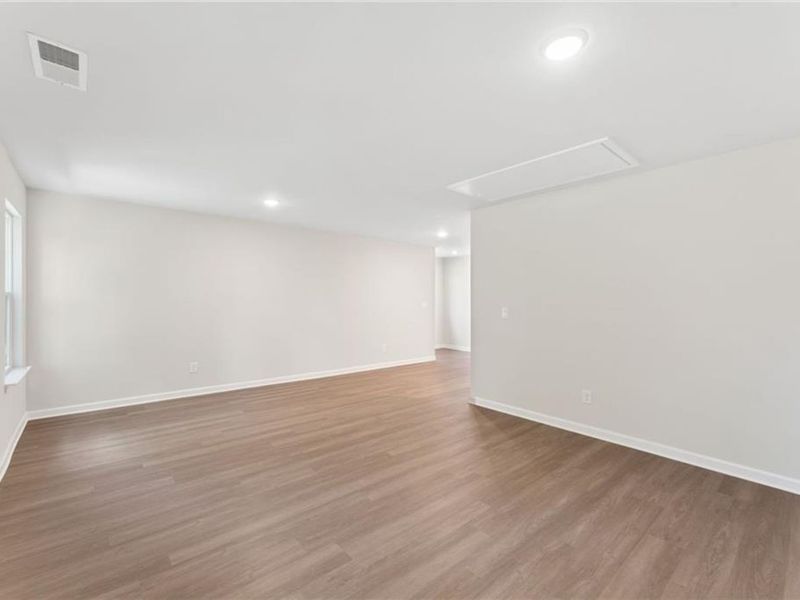 Spacious, unfurnished interior of a new home in Riverwood, Dallas (Image 21).