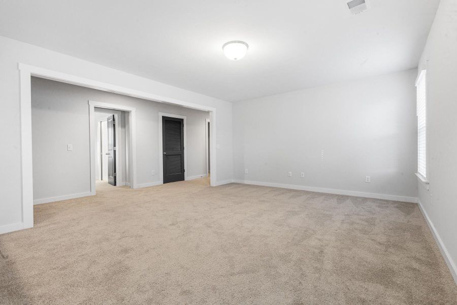 Spacious, unfurnished interior of a new home in , Summerville (Image 45).