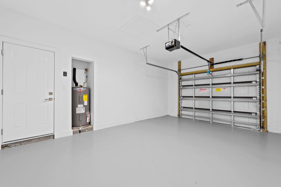 Spacious, unfurnished interior of a new home in , Fort Lauderdale (Image 15).