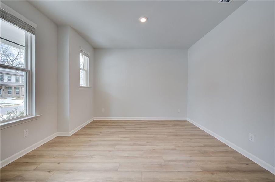 Spacious, unfurnished interior of a new home in Hamilton Lakes, Lawrenceville (Image 27).