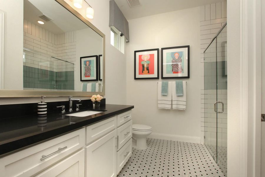 The Brynlee II Full Bath