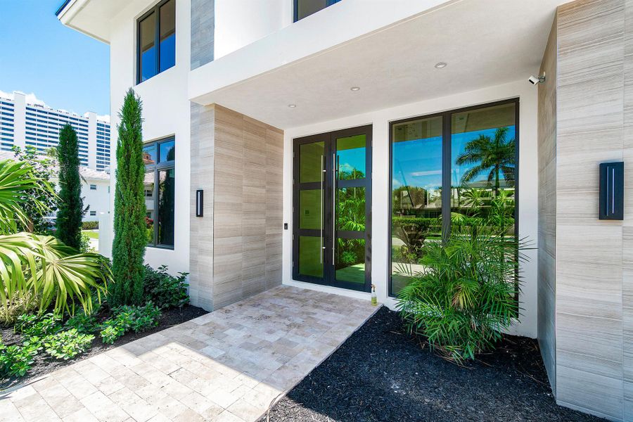 Spacious, unfurnished interior of a new home in , West Palm Beach (Image 10).