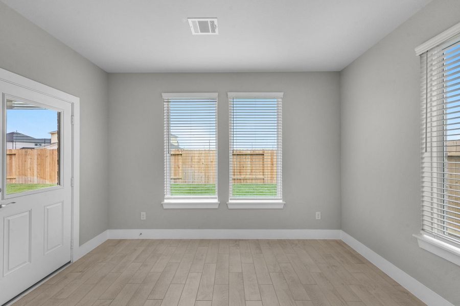 Spacious, unfurnished interior of a new home in Morton Creek Ranch, Katy (Image 29).