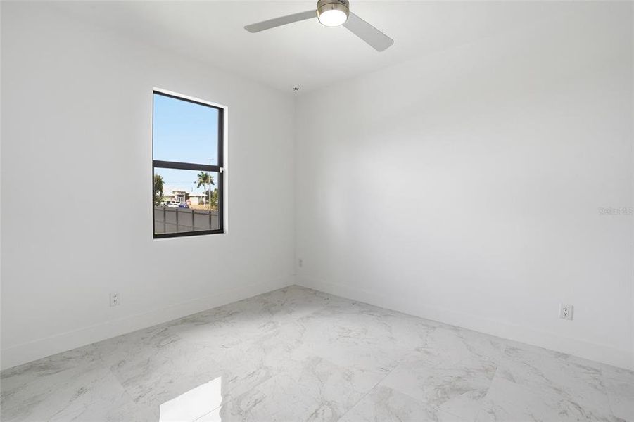Spacious, unfurnished interior of a new home in , Cape Coral (Image 23).