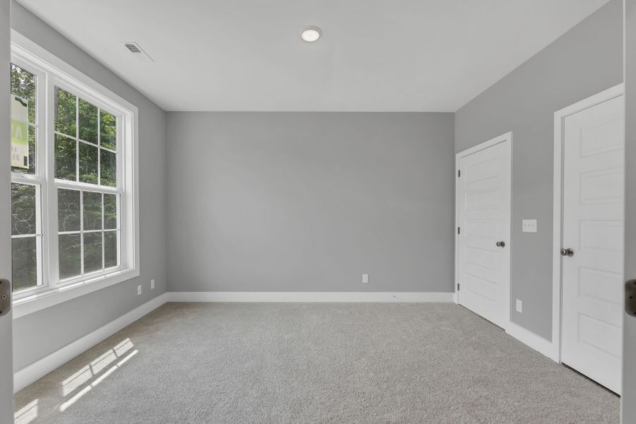 Spacious, unfurnished interior of a new home in Givens Park, Chattanooga (Image 15).