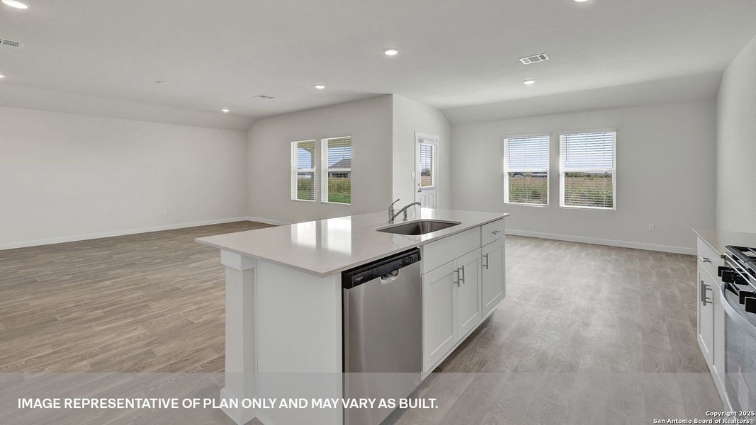 Furnished interior view inside a new home in Sonoma Oaks, Fredericksburg (Image 7).