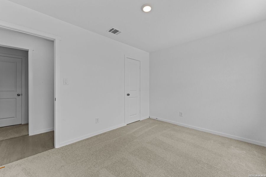 Spacious, unfurnished interior of a new home in Spring Grove, San Antonio (Image 21).