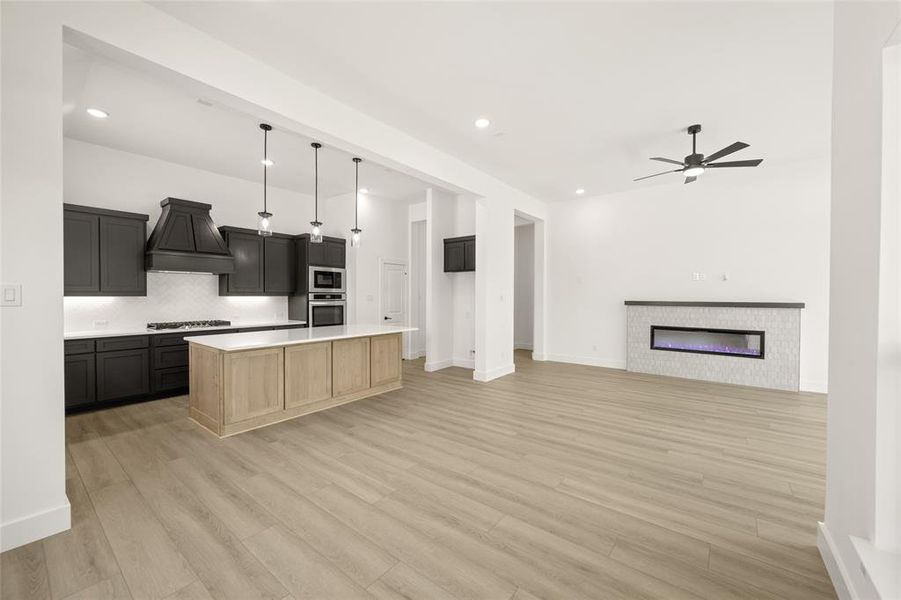 317 Willie- Dining Room-2