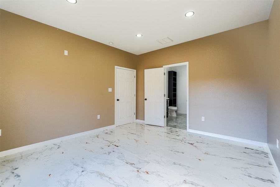 Spacious, unfurnished interior of a new home in , Cleveland (Image 16).
