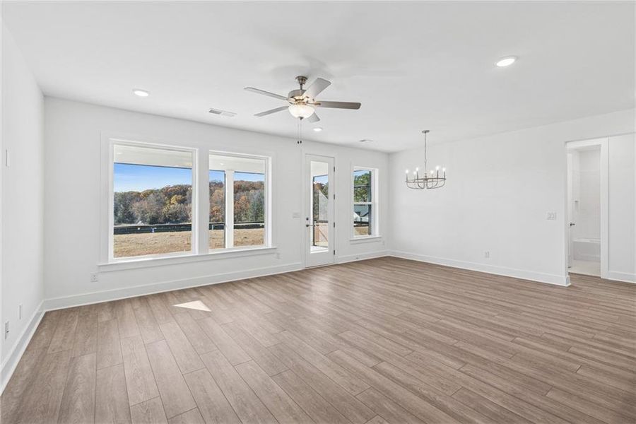 Spacious, unfurnished interior of a new home in Old Mill Preserve, Dallas (Image 9).